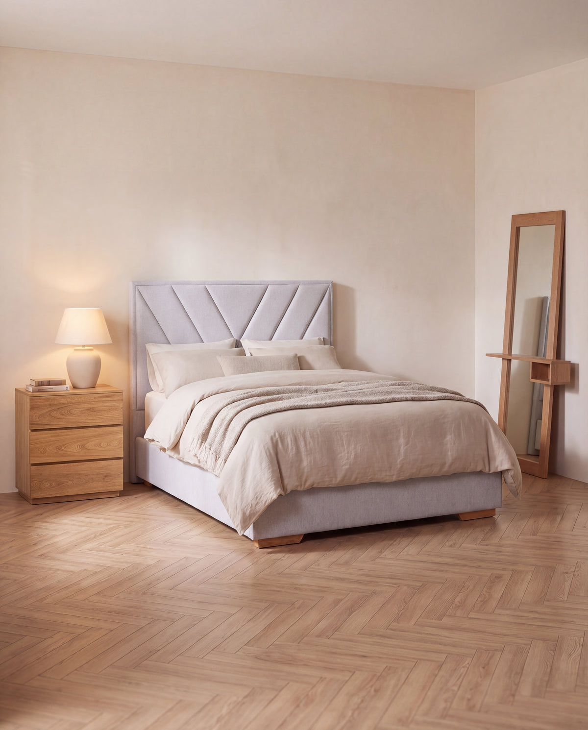 Combo Cama Queen Vallarta Eurolino Gris, Natural + Nocheros Harrison Natural + Tocador Denzel Natural